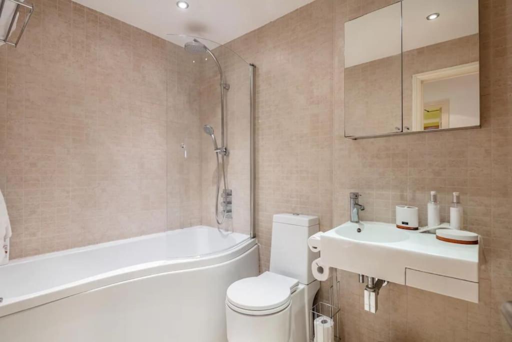 1 Bedroom Flat With Free Parking Лондон Экстерьер фото