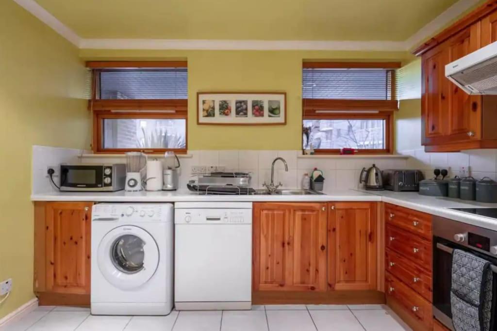 1 Bedroom Flat With Free Parking Лондон Экстерьер фото
