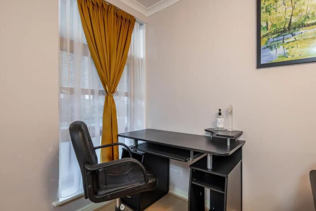 1 Bedroom Flat With Free Parking Лондон Экстерьер фото